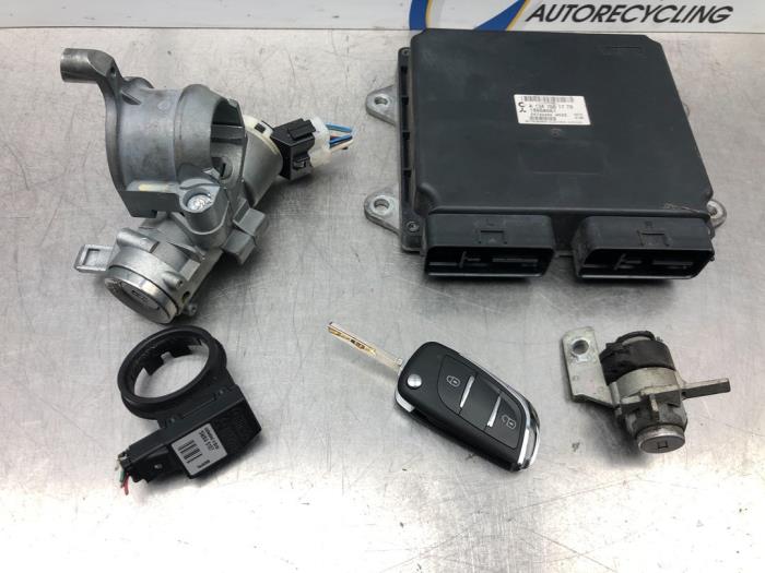 Used Engine management computer Smart Forfour (454) 1.1 12V Price € 170,00 Margin scheme offered by Gebr Opdam B.V.