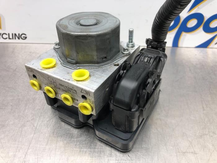 Begagnade ABS-pump Toyota Aygo (B40) 1.0 12V VVT-i Pris € 106,00 Marginaltabell erbjuds av Gebr Opdam B.V.