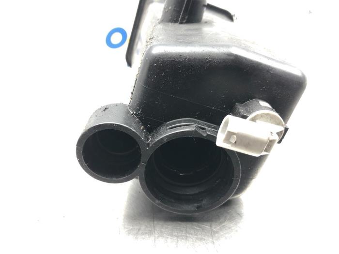 Expansion vessel from a BMW 3 serie Touring (E46/3) 316i 16V 2004