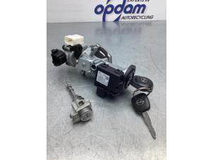 Used Ignition lock + key Opel Agila (B) 1.0 12V Price € 50,00 Margin scheme offered by Gebr Opdam B.V.