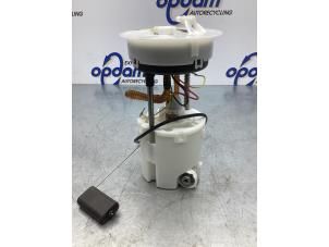 Używane Pompa benzynowa Opel Agila (B) 1.0 12V Cena € 40,00 Procedura marży oferowane przez Gebr Opdam B.V.