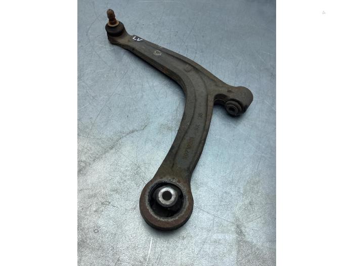 Front wishbone, left from a Fiat 500 (312) 1.2 69 2016
