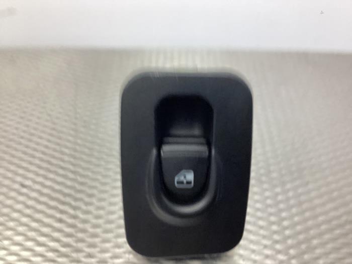 Usados Interruptor de ventanilla eléctrica Lancia Ypsilon (843) 1.2 Precio € 13,00 Norma de margen ofrecido por Gebr Opdam B.V.