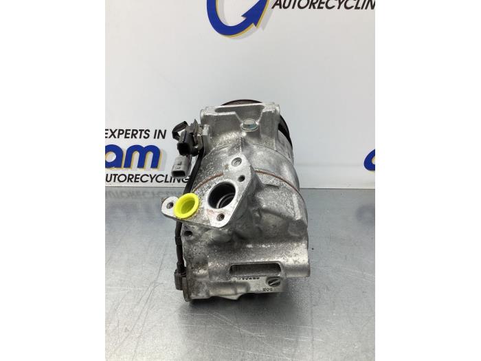 Air conditioning pump from a Renault Scénic IV (RFAJ) 1.2 TCE 115 16V 2017