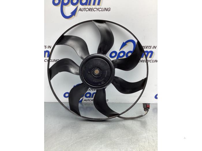 Cooling fans from a Mercedes-Benz B (W246,242) 1.5 B-180 CDI 16V 2014