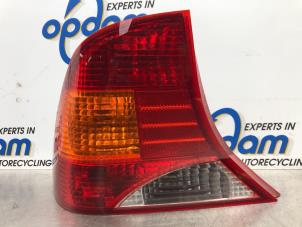 Używane Tylne swiatlo pozycyjne lewe Ford Focus 1 1.8 16V Cena € 50,00 Procedura marży oferowane przez Gebr Opdam B.V.