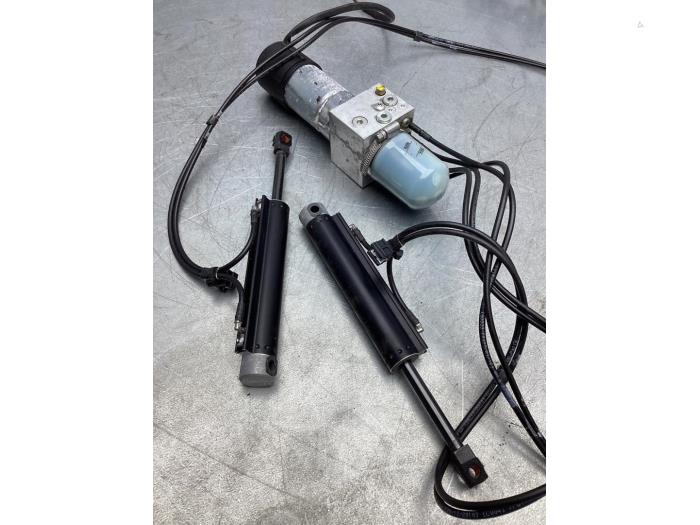 Convertible motor Audi A3 Cabriolet 1.8 TFSI 16V 1042219 AUDI