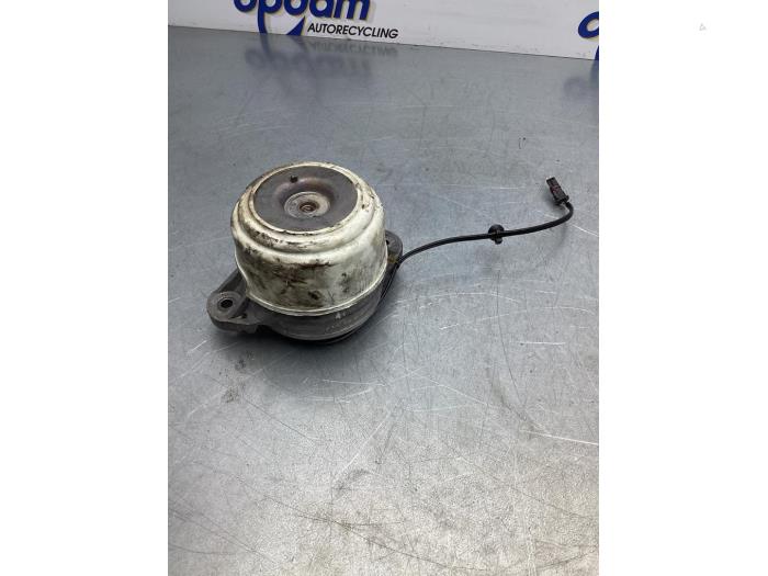 Usagé Support moteur Mercedes C Estate (S204) 3.0 C-350 CDI V6 24V 4-Matic Prix € 26,00 Règlement à la marge proposé par Gebr Opdam B.V.
