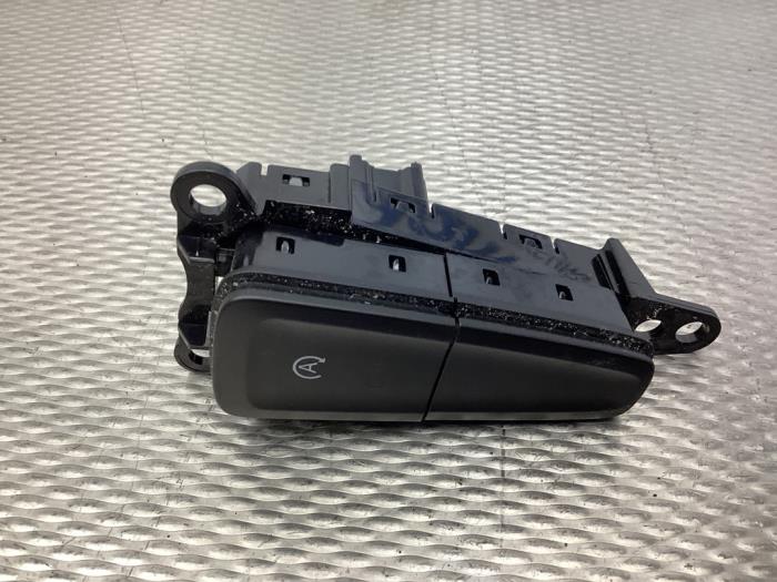 Używane Przelacznik Start/Stop Ford Focus 3 Wagon 1.0 Ti-VCT EcoBoost 12V 100 Cena € 17,00 Procedura marży oferowane przez Gebr Opdam B.V.