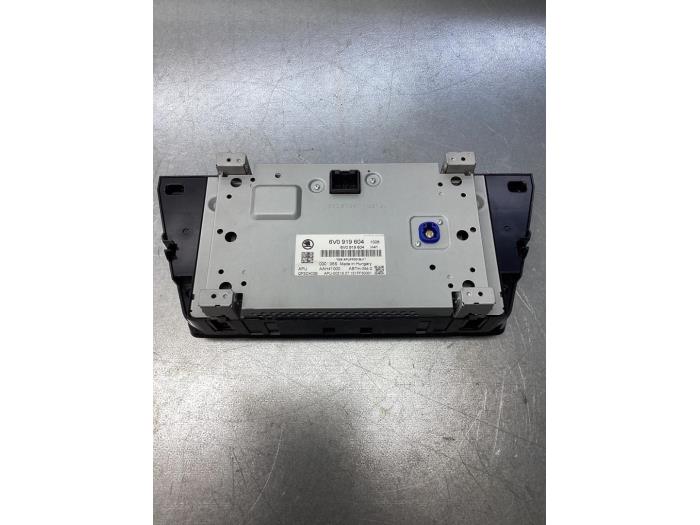 Controlador de pantalla multimedia de un Skoda Fabia III Combi (NJ5) 1.0 12V Greentech 2016