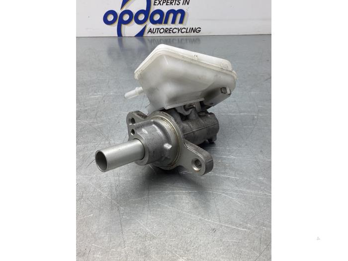 Master cylinder from a Ford Transit Courier 1.5 TDCi 2017