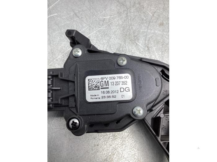 Gaspedalposition Sensor van een Opel Insignia Sports Tourer 1.4 Turbo 16V Ecotec 2012