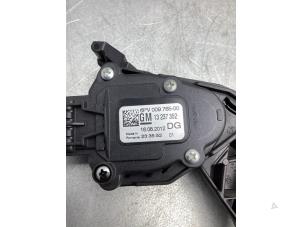 Gaspedalposition Sensor van een Opel Insignia Sports Tourer 1.4 Turbo 16V Ecotec 2012