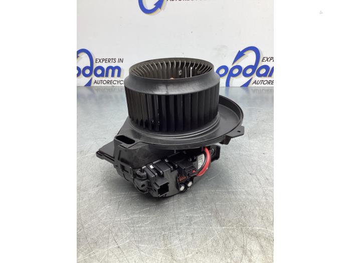Motor de ventilador de calefactor de un Mercedes-Benz Sprinter 5t (907.6) 314 CDI 2.1 D RWD 2019