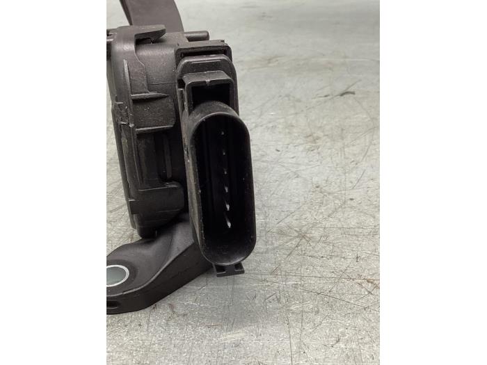 Gaspedalposition Sensor van een Ford Fiesta 6 (JA8) 1.0 Ti-VCT 12V 65 2013