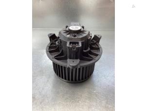Usados Motor de ventilador de calefactor Ford Fiesta 7 1.1 Ti-VCT 12V 85 Precio € 60,00 Norma de margen ofrecido por Gebr Opdam B.V.