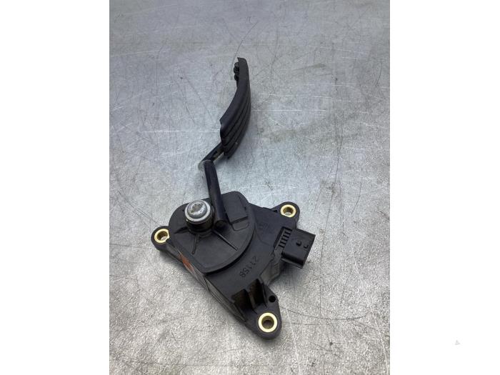 Throttle pedal position sensor from a Renault Kangoo Express (FW) 1.5 dCi 75 FAP 2015