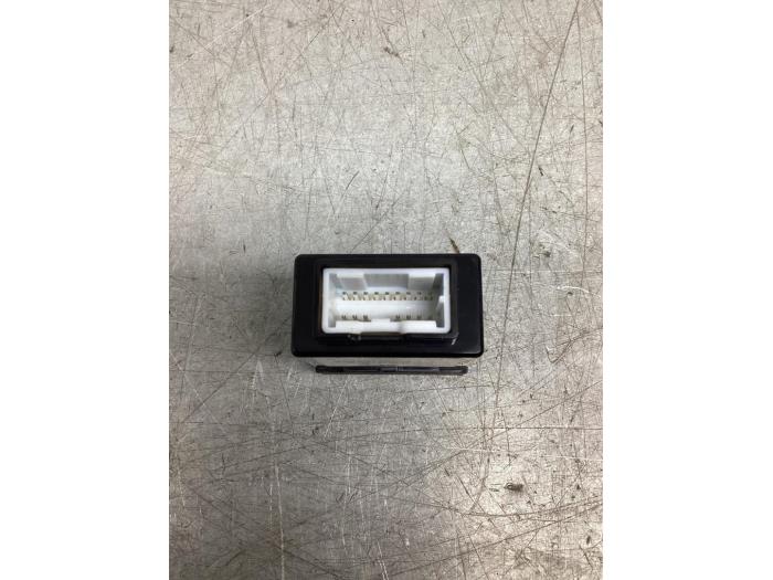Conexión AUX-USB de un Hyundai i10 (B5) 1.0 12V 2014