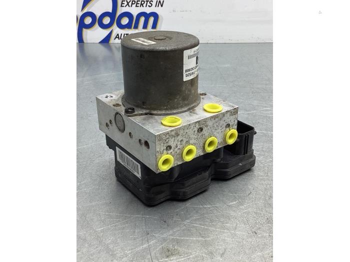Begagnade ABS-pump Kia Rio III (UB) 1.1 CRDi VGT 12V Pris € 85,00 Marginaltabell erbjuds av Gebr Opdam B.V.