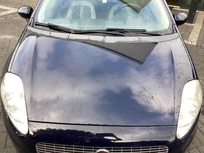Używane Maska Fiat Punto II (188) 1.4 16V Cena € 106,00 Procedura marży oferowane przez Gebr Opdam B.V.