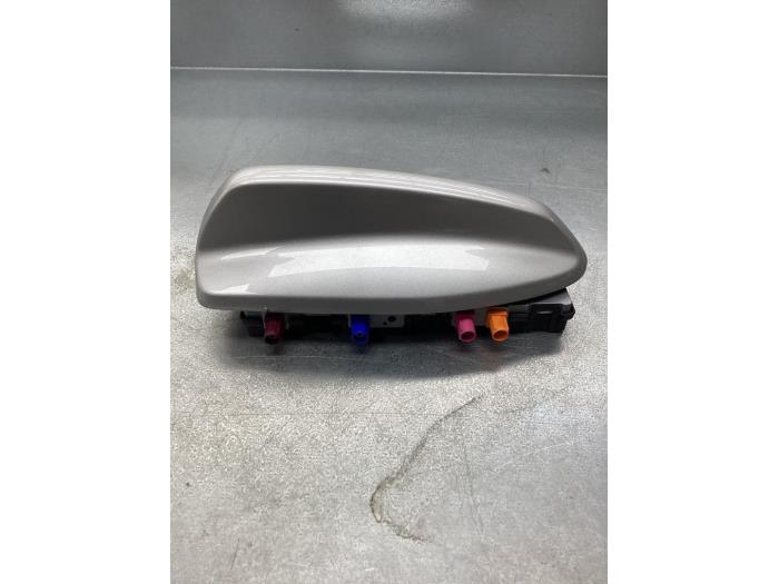 Używane Antena Volvo V60 Cross Country II (ZZ) 2.0 D4 16V Cena € 64,00 Procedura marży oferowane przez Gebr Opdam B.V.