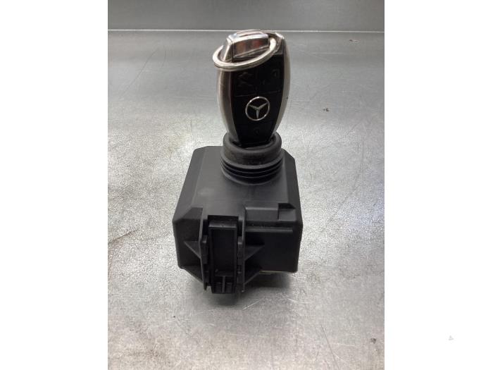 Used Ignition lock + computer Mercedes E (W212) E-350 CGI V6 24V BlueEfficiency Price € 255,00 Margin scheme offered by Gebr Opdam B.V.