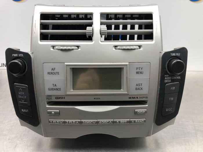 Radio d'un Toyota Yaris II (P9) 1.3 16V VVT-i 2009