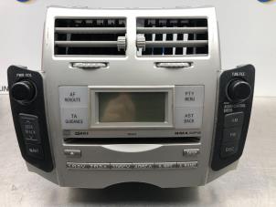 Używane Radio Toyota Yaris II (P9) 1.3 16V VVT-i Cena € 100,00 Procedura marży oferowane przez Gebr Opdam B.V.