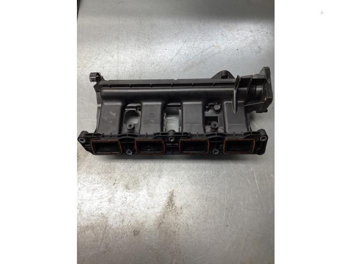 Intake manifold from a Renault Captur (2R) 1.2 TCE 16V EDC 2018
