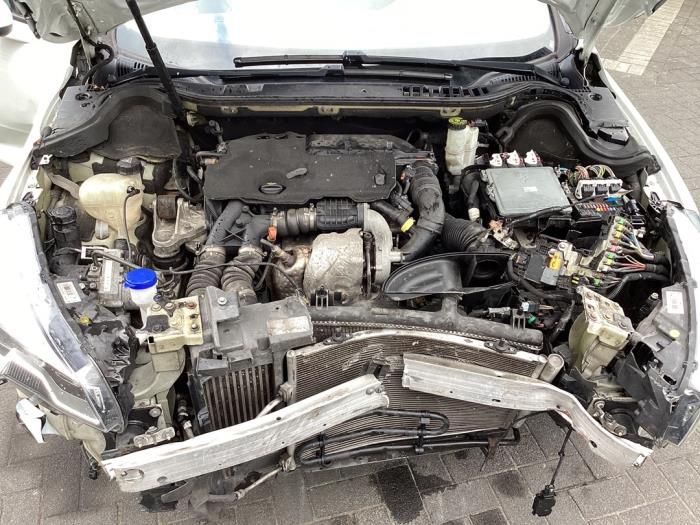 Engine from a Peugeot 508 SW (8E/8U) 1.6 HDiF 16V 2015