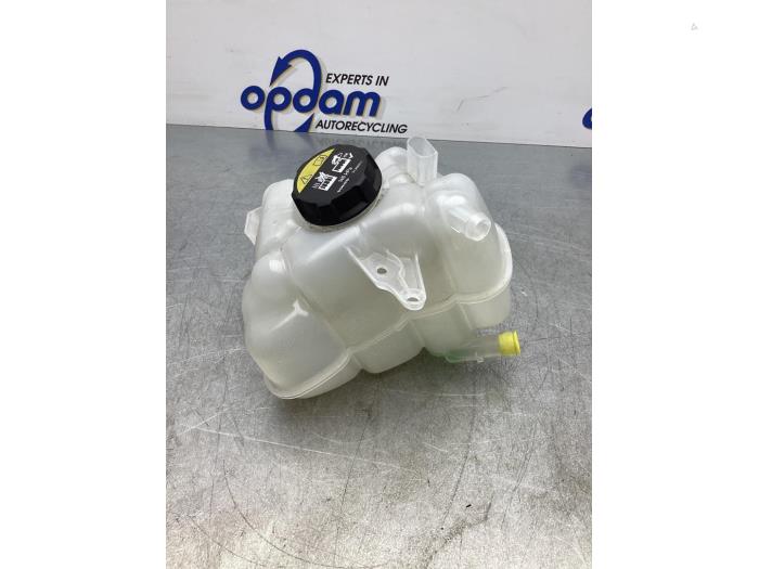 Expansion vessel from a Volvo XC90 II 2.0 T8 16V Twin Engine AWD 2019