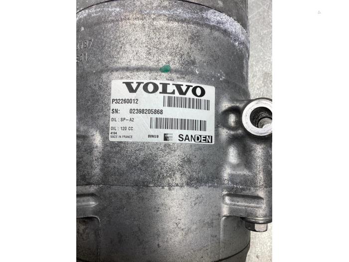 Bomba de aire acondicionado de un Volvo XC90 II 2.0 T8 16V Twin Engine AWD 2019