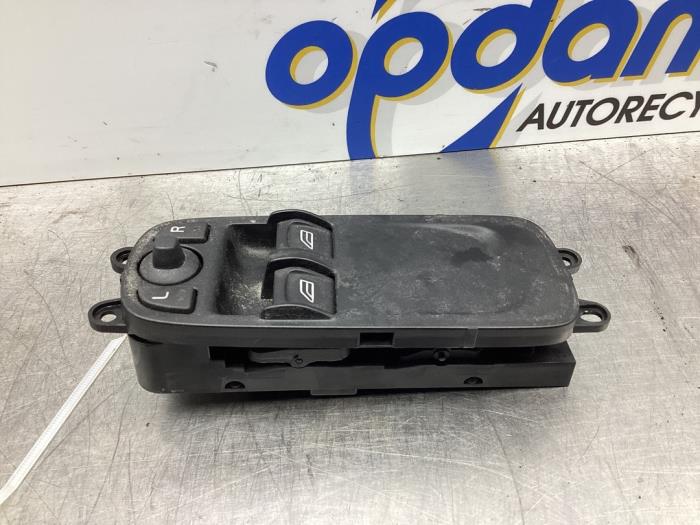 Usados Interruptor de ventanilla eléctrica Volvo C30 (EK/MK) 1.6 D 16V Precio € 42,00 Norma de margen ofrecido por Gebr Opdam B.V.