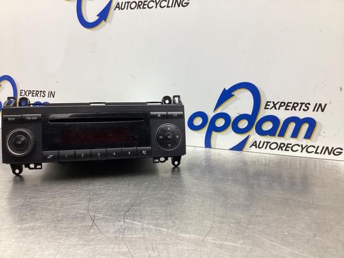 Gebrauchte Radio Mercedes A (W169) 1.5 A-150 3-Drs. Preis € 85,00 Margenregelung angeboten von Gebr Opdam B.V.