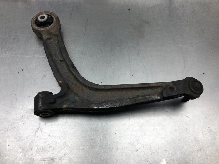 Front lower wishbone, right from a Abarth 500/595/695 1.4 T-Jet 16V 2011