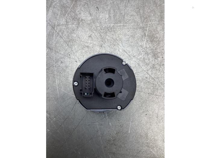 Interruptor de luz de un Skoda Octavia Combi (1Z5) 1.4 TSI 16V 2012