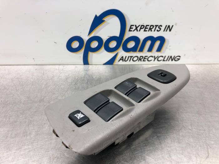 Usados Interruptor de ventanilla eléctrica Mazda Premacy 1.8 16V Precio € 42,00 Norma de margen ofrecido por Gebr Opdam B.V.