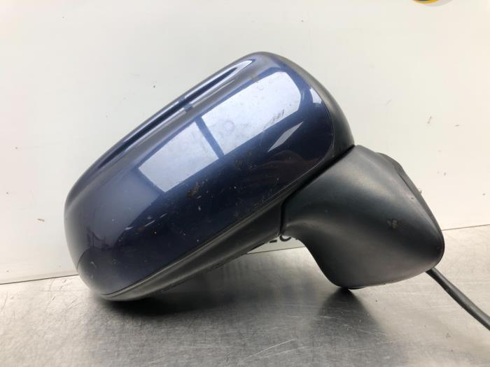 Wing mirror, right from a Mazda Premacy 1.8 16V 2004