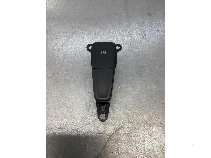 Używane Przelacznik Start/Stop Ford Focus 3 Wagon 1.5 TDCi Cena € 13,00 Procedura marży oferowane przez Gebr Opdam B.V.