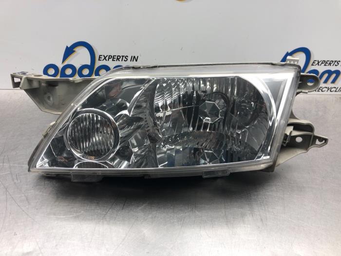 Używane Reflektor lewy Mazda Premacy 1.8 16V Cena € 26,00 Procedura marży oferowane przez Gebr Opdam B.V.