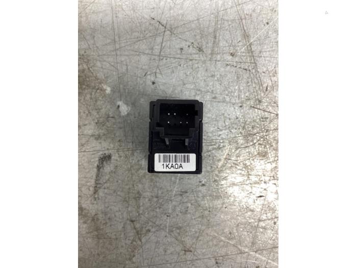 Interruptor ESP de un Nissan Qashqai (J11) 1.2 DIG-T 16V 2016
