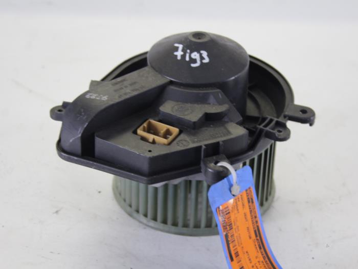 Motor de ventilador de calefactor de un Volkswagen Passat 1997