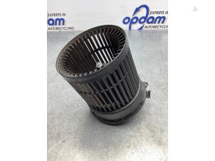 Usados Motor de ventilador de calefactor Nissan Qashqai (J11) 1.2 DIG-T 16V Precio € 80,00 Norma de margen ofrecido por Gebr Opdam B.V.