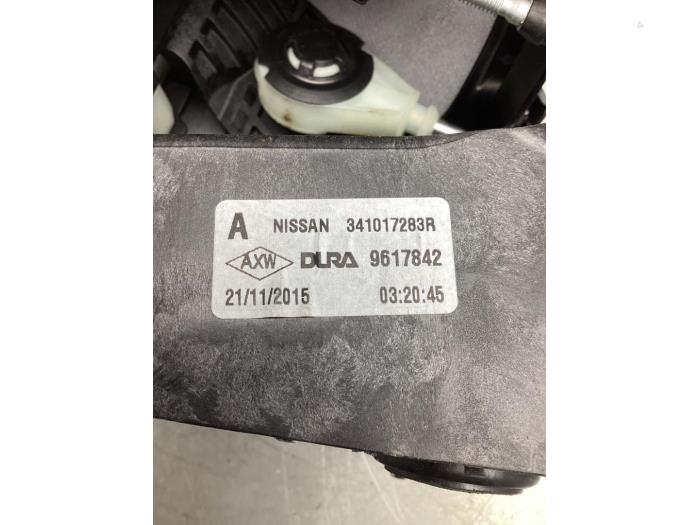 Cable de mando de caja de cambios de un Nissan Qashqai (J11) 1.2 DIG-T 16V 2016