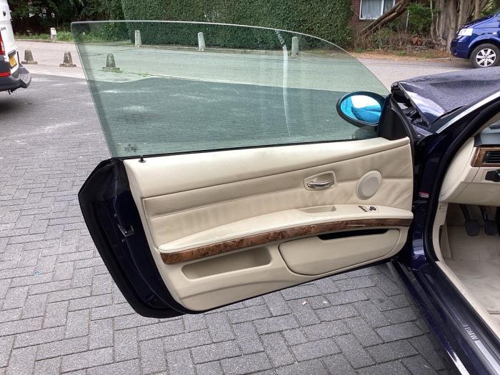 Door 2-door, left from a BMW 3 serie (E92) 325i 24V 2007