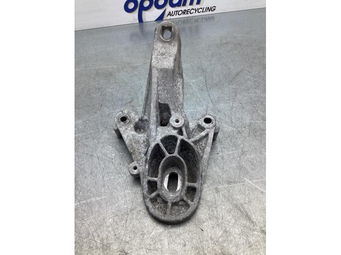 Gearbox mount from a MINI Countryman (R60) 1.6 16V Cooper 2012