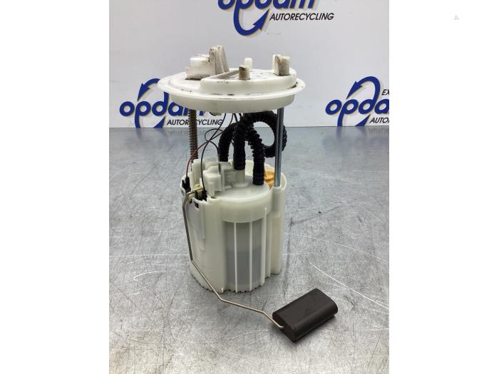 Gebrauchte Benzinpumpe Opel Corsa D 1.0 Preis € 21,00 Margenregelung angeboten von Gebr Opdam B.V.