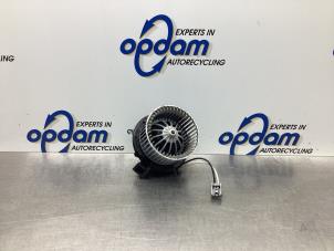 Usados Motor de ventilador de calefactor Opel Astra J (PC6/PD6/PE6/PF6) 1.4 Turbo 16V Precio € 70,00 Norma de margen ofrecido por Gebr Opdam B.V.