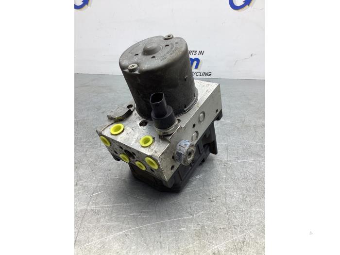 Begagnade ABS-pump Alfa Romeo GT (937) 3.2 GTA V6 24V Pris € 85,00 Marginaltabell erbjuds av Gebr Opdam B.V.