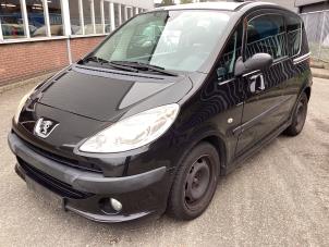 Used Front panel Peugeot 1007 (KM) 1.4 HDI Price € 150,00 Margin scheme offered by Gebr Opdam B.V.